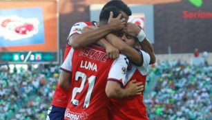 Jugadores de Veracruz festejan uno de los goles frente a Santos