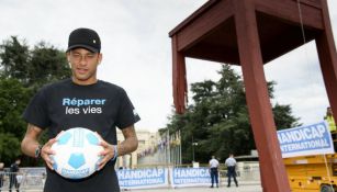 Neymar posa para las cámaras