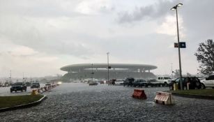 Inmediaciones del Estadio Chivas encharcadas tras la lluvia