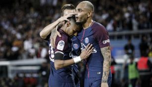 Neymar celebra su gol junto a Kurzawa y Draxler