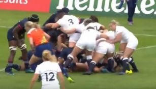 Jugadoras de rugby durante el juego entre Inglaterra y EU