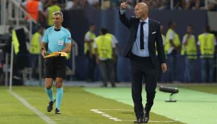 Zidane da instrucciones en juego del Real Madrid 