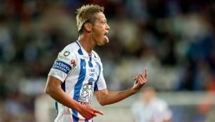 Keisuke Honda festeja su primer gol en la Liga MX