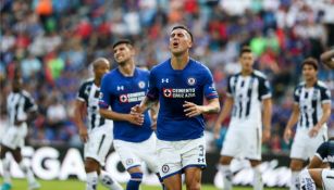 Enzo Roco, en lamento durante el juego entre Cruz Azul y Rayados