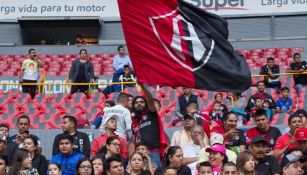 Afición de Atlas ondea una bandera en juego contra América