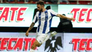 Miguel Layún, en juego del Porto contra Chivas