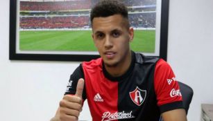 Ravel Morrison, posa con la playera de Atlas