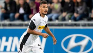 Kolodziejczac disputa un juego con Borussia Mönchengladbach