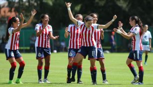 Norma Duarte festeja su gol contra Santos