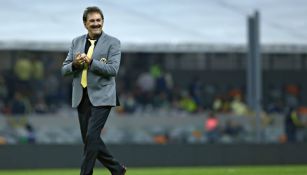 Ricardo La Volpe sonríe tras un partido en su etapa como DT de América