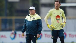 Piojo observa el entrenamiento de las Águilas en Coapa 