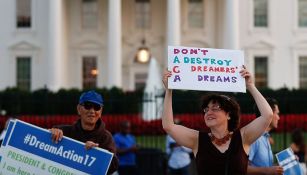 Personas protestan contra la reformas migratorias en Estados Unidos 