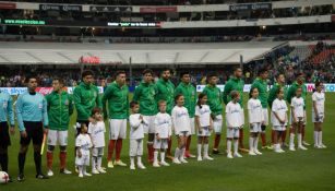 Los jugadores de la Selección Mexicana formados para cantar el himno