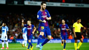 Messi celebra uno de sus tres goles frente al Espanyol