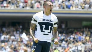 Nicolás Castillo festeja gol en el Olímpico Universitario