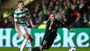 Lustig comete una falta sobre Neymar