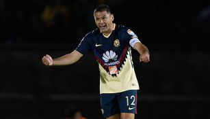 Pablo Aguilar festeja un gol con América