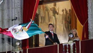 Peña Nieto ondea la bandera de México