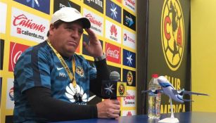 Miguel Herrera habla en conferencia de prensa en las instalaciones de Coapa 