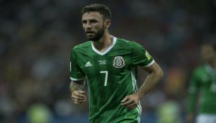 Miguel Layún disputa un juego con el Tri