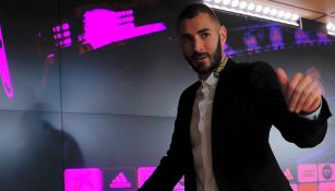 Karim Benzema saluda a la cámara previo a renovación 