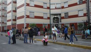 Ciudadanos de CDMX en las calles después de la activación de la alerta sísmica 