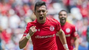 Fernando Uribe festeja gol contra Querétaro