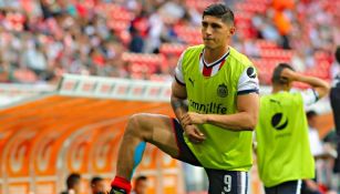 Alan Pulido previo a ingresar a la cancha para el juego contra Lobos