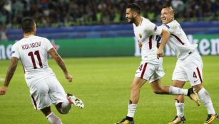 Kostas Manolas celebra con sus compañeros su gol contra el Qarabag 