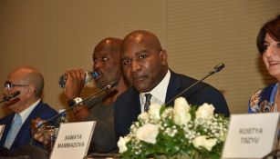 Evander Holyfield en la 55 convención del CMB