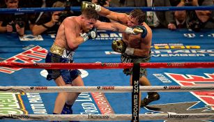  Saúl 'Canelo' Álvarez en combate con Gennady Golovkin 