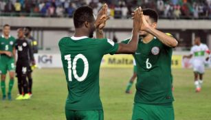 Jugadores de Nigeria festejan en un juego del combinado africano