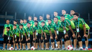 Jugadores del Tri Sub 17 posan para una foto