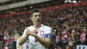 Lewandowski celebra un gol con la Selección de Polonia