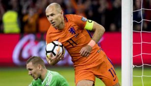 Arjen Robben, tras marcar uno de sus últimos goles con Holanda