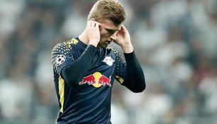 Timo Werner, tapándose los oídos en el juego contra Besiktas