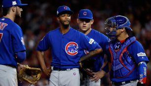 Jugadores de los Cubs lucen serios durante el juego vs Nationals