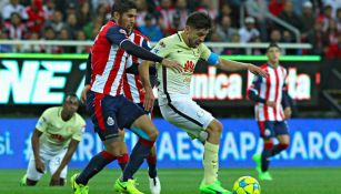 Oribe Peralta intenta deshacerse la marca de Jair Pereira