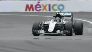 Rosberg maneja durante el Gran Premio de México 2016