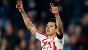 Hirving Lozano festeja un gol con el PSV