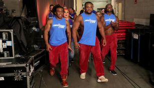Luchadores de Smackdown en backstage de RAW