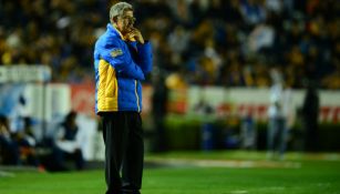 Tuca Ferretti en un juego de Tigres en el Volcán