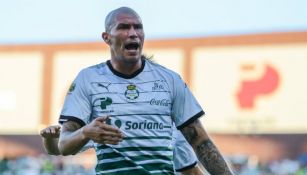 Jorge 'Chatón' Enríquez, festeja un gol con Santos Laguna