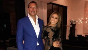 Alex Rodríguez y JLo posan juntos para una fotografía