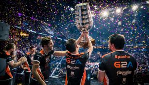 Virtus Pro, levantando el trofeo de ESL One