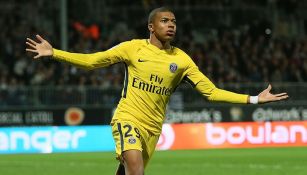 Mbappé, festejando un gol en contra del Angers