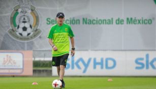 Juan Carlos Osorio, durante un entrenamiento del Tri 