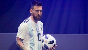 Messi luce balón para Mundial de Rusia 2018