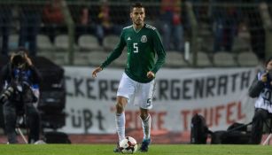 Reyes conduce el balón en el duelo vs Bélgica 