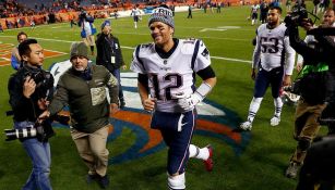 Tom Brady abandona el campo tras paliza a los Broncos